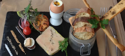 Fleurs de Thym aux Sables d'Olonne : Oeuf à la coque, petites mouillettes et terrine de foie gras